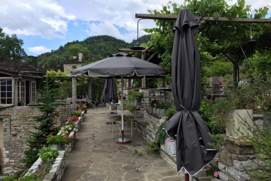 Astra Inn Guesthouse 